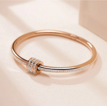 Carregar imagem no visualizador da galeria, Pulseira Diana - Aço Inoxidável Cravejada com Zircônia