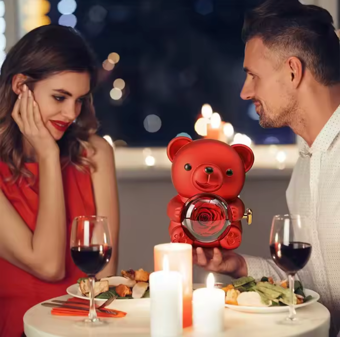 O URSO E A ROSA - Colar e Caixa de Joias Surpresa com Urso Giratório