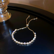 Carregar imagem no visualizador da galeria, Pulseira Encanto Eterno   Um toque de sofisticação que completa o presente perfeito