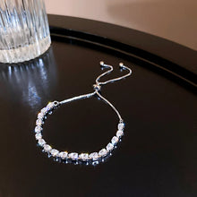 Carregar imagem no visualizador da galeria, Pulseira Encanto Eterno   Um toque de sofisticação que completa o presente perfeito