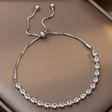 Carregar imagem no visualizador da galeria, Pulseira Encanto Eterno   Um toque de sofisticação que completa o presente perfeito